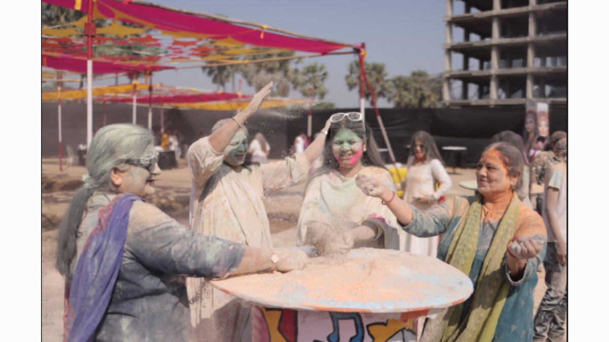 ‘Mudfest’ Celebrated with Great Enthusiasm in Surat on Dhuleti by Triom Club-PNN