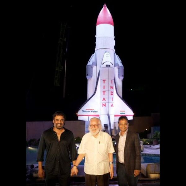 The Grand Rocket in ‘Kanakia Silicon Valley’ Unveiled, Rockey Boys: R Madhavan and Nambi Narayanan Sir cheer for the Rocket of another kind!