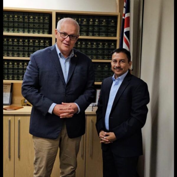 Amdavadi miniature artist Deepak Bhatt writes letter to Australia’s former PM, Mayor and MP on rice grain