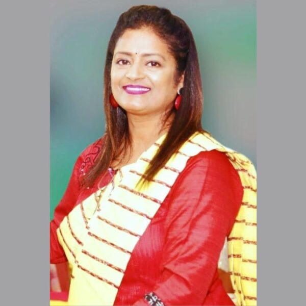 Renowned Fashion Entrepreneur and member of World Designing Forum Astha Kiran Takes Indian Handloom and Textiles to New Heights