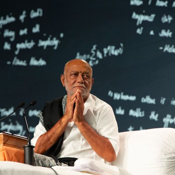 Morari Bapu donates Rs. 25 lakh to Seva Bharati in Himachal Pradesh