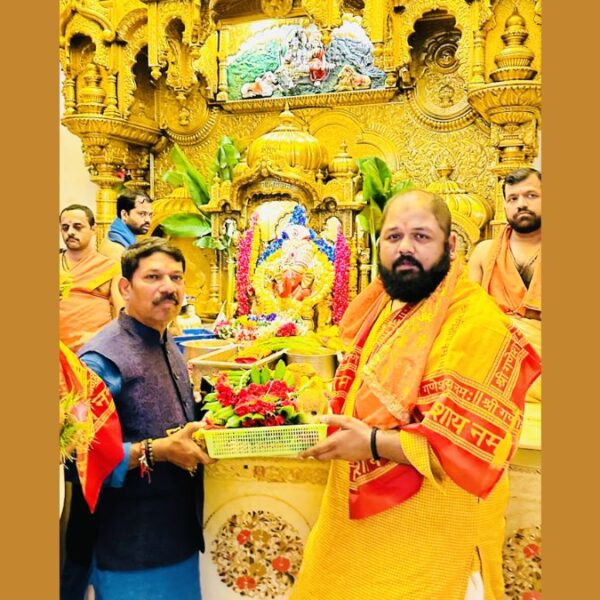 World Champion Gaurav Sharma reached Shri Siddhivinayak Temple