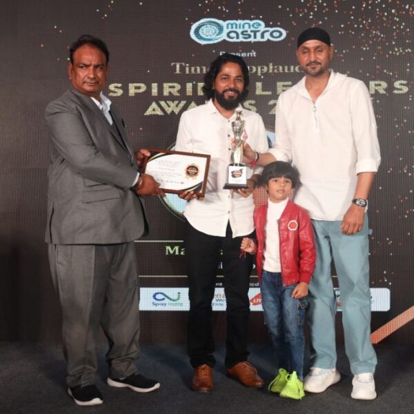 Mr. Mangesh Pagare Receives the Social Award at Times Applaud Inspiring Leaders Award – 2023, Honored by Harbhajan Singh