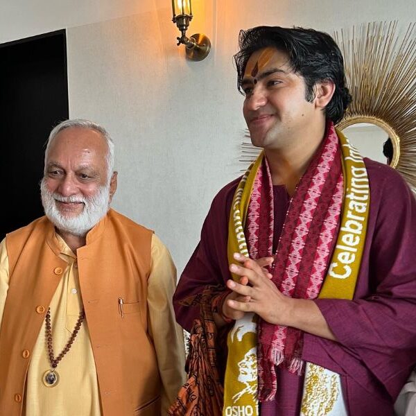 Bageshwar Baba All Praises for the Osho Rajneesh and His movement. Travels With Swami Anand Arun, Founder of Tapoban International Commune in Kathmandu