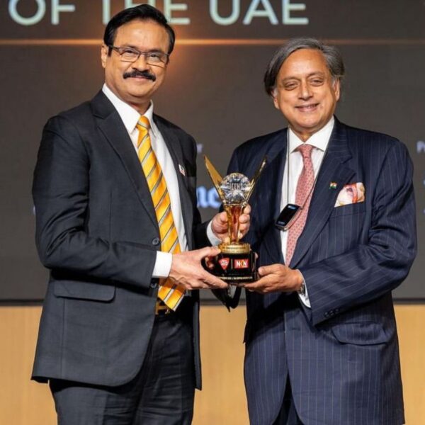 Masala King Dr. Dhananjay Datar Honored with Icon of Dubai Award