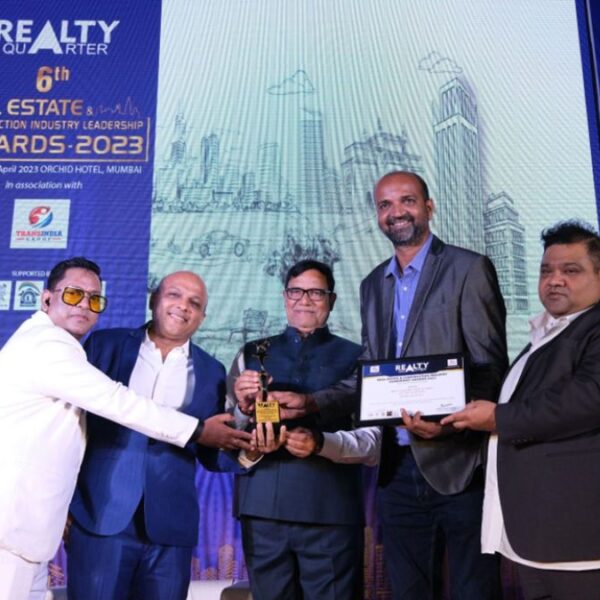 Best Quality Construction Award by Realty Quarters 2023 – Atharv Lifestyle