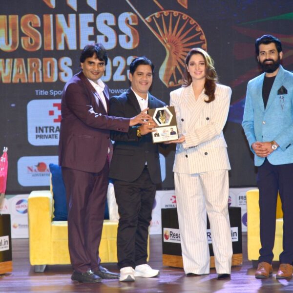 Actors Tamannaah Bhatia and Sonalee Kulkarni felicitate awardees at Bharat Business Awards 2023