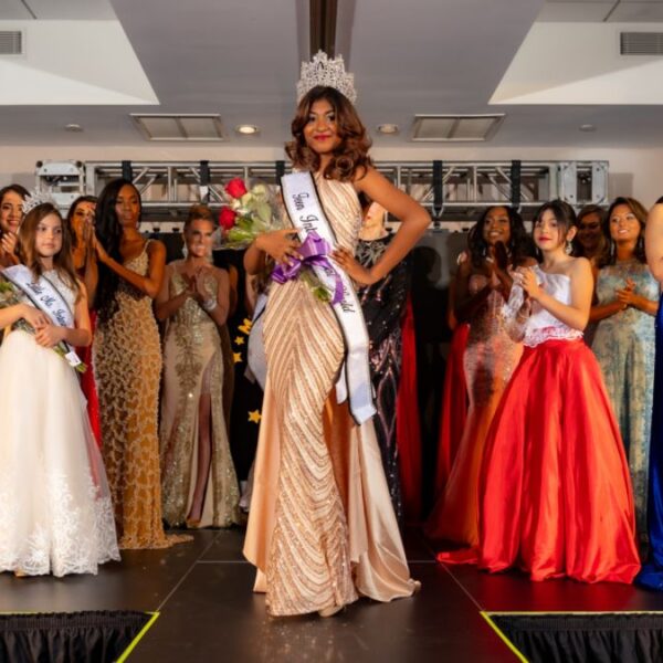 17-yr-old TIGP Queen Sandhya Sattanathan is the 1st Indian to win the crown of Teen International World 2023 in USA