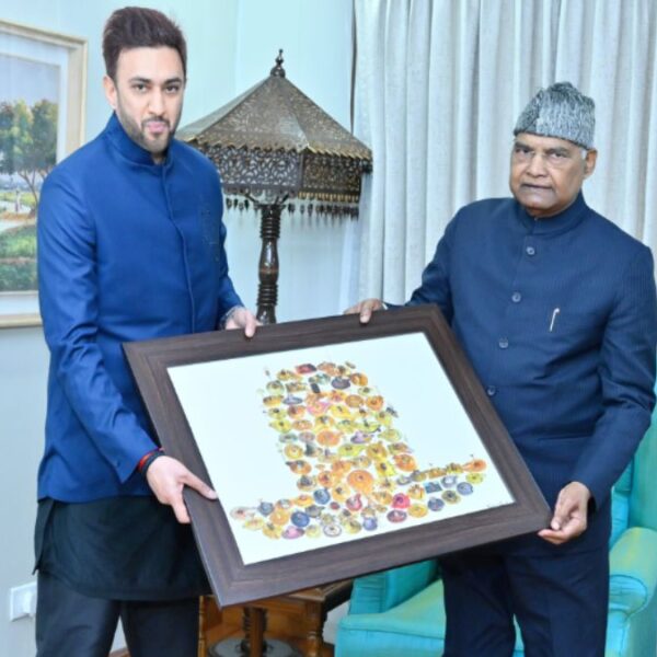 Shri Ram Nath Kovind Presented with a Unique 84 Shiv Lingam Portrait by Ace Photographer, Varun Joshi