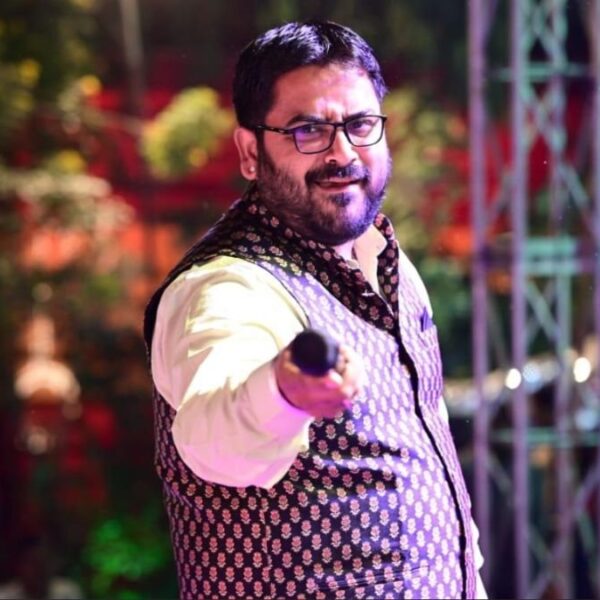 From Corporate Manager to Master of Ceremonies: The Inspirational Journey of Bikaner’s Renowned Anchor, Vinay Harsh