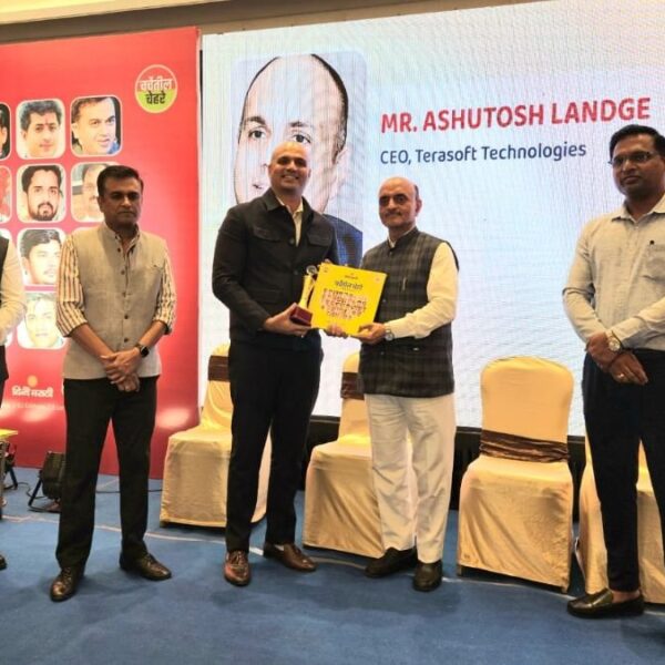 Ashutosh Landge (Kashyap) Awarded by Bhaskar Group’s Divya Marathi, Presented by State Union Minister Dr. Bhagwat Karad