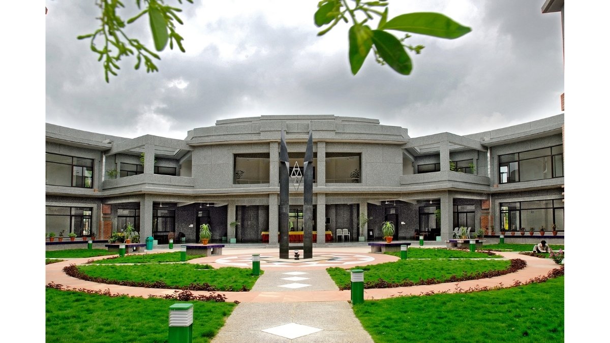 IIM Lucknow, TimesPro invite applications for the 10th intake of the Chief Strategy Officers Programme